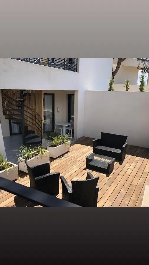 Cassis Lodges 0*,  France