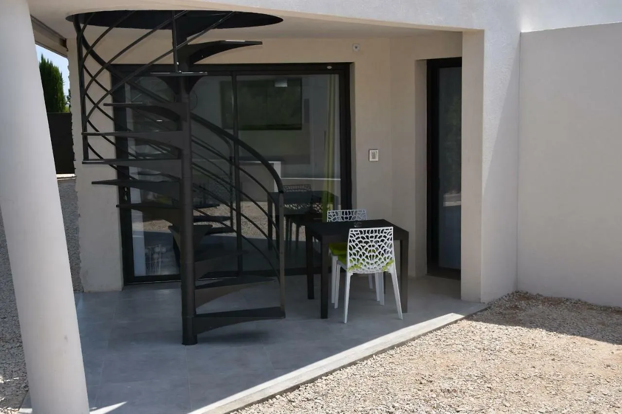 Cassis Lodges 0*,  France